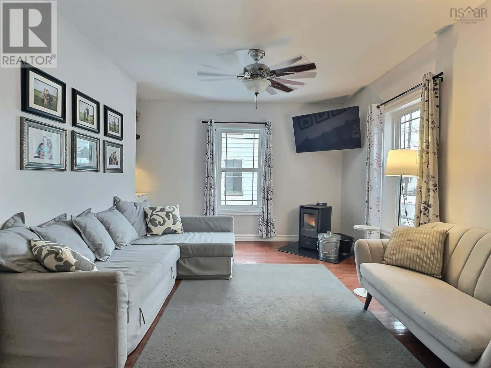 355 Queen Street — Truro, Nova Scotia - Photo 4 of 20