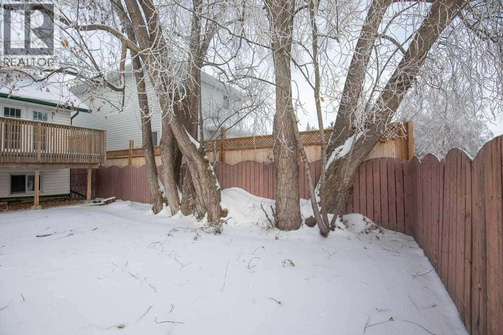 4721 46 Street — Sylvan Lake, Alberta - Photo 5 of 39