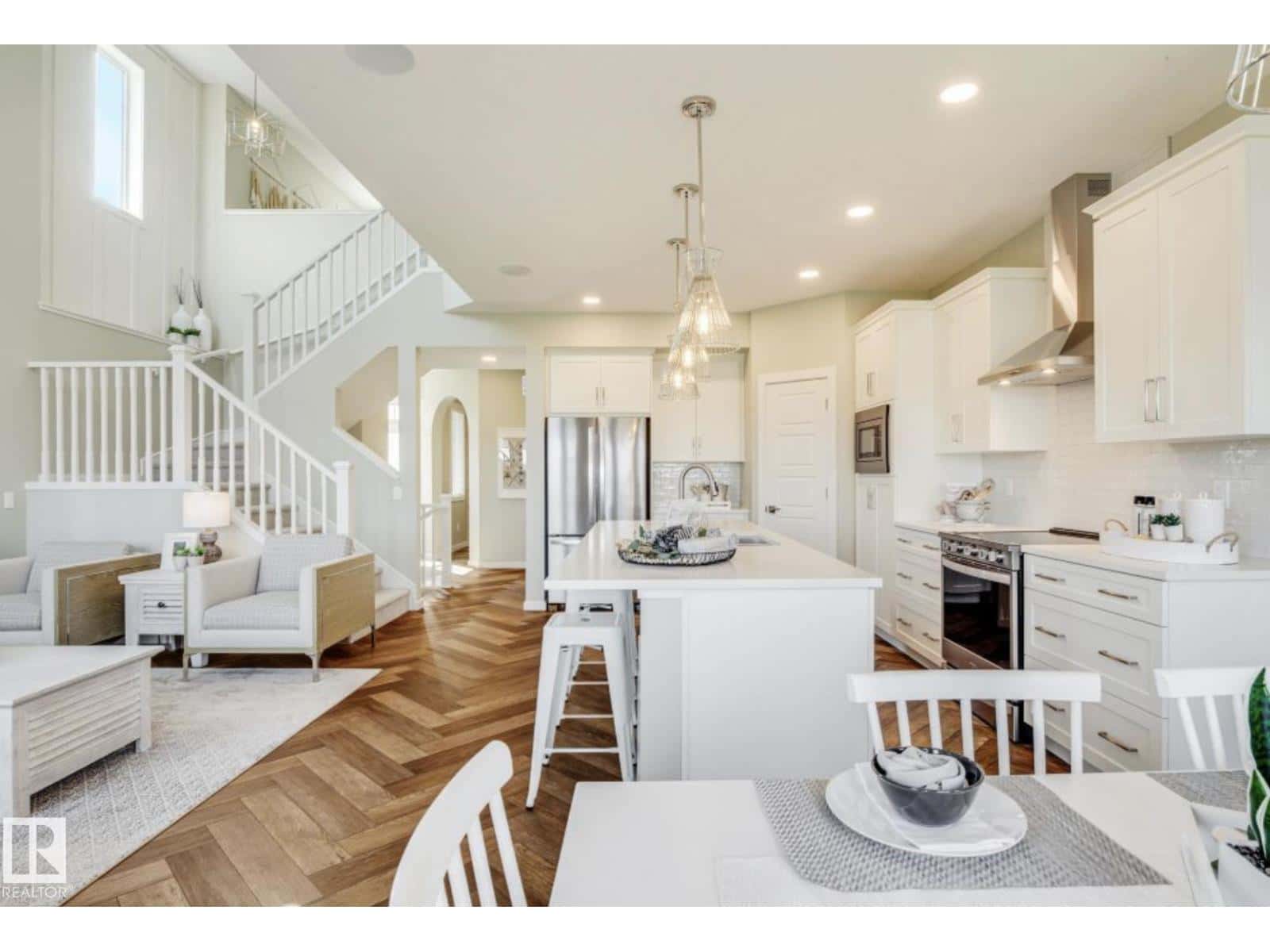 2356 MUCKLEPLUM WY SW — Edmonton, Alberta - Photo 4 of 15