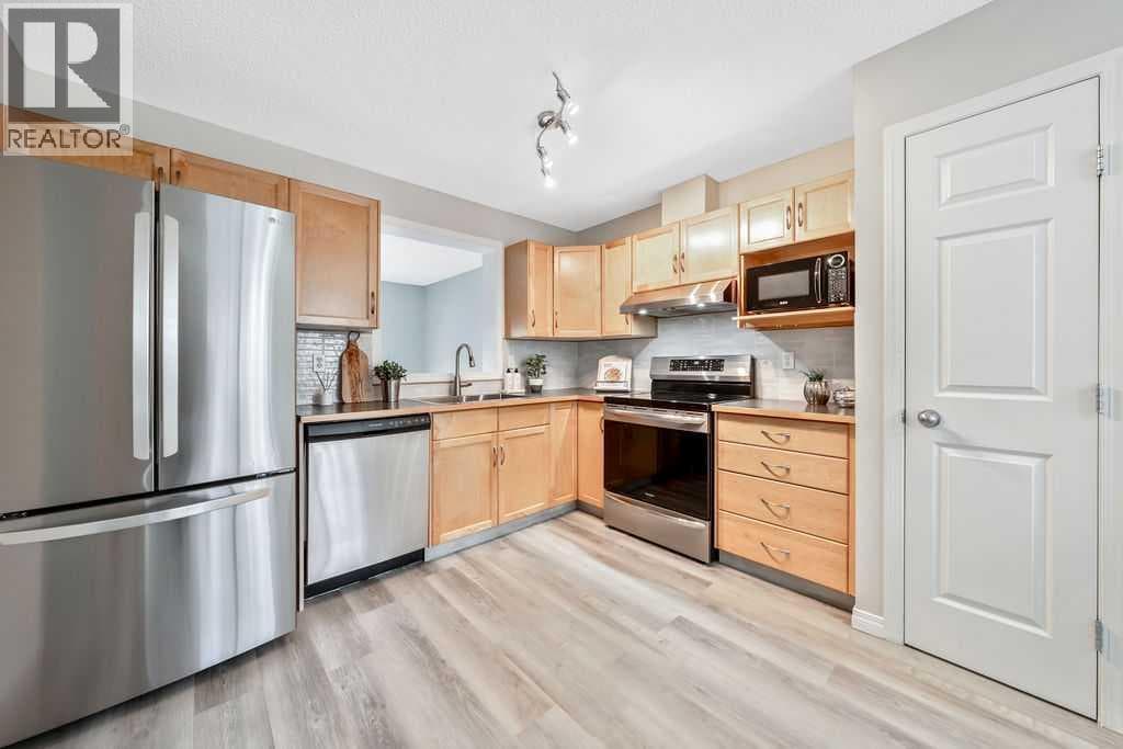 126 Everhollow Heights SW — Calgary, Alberta - Main photo