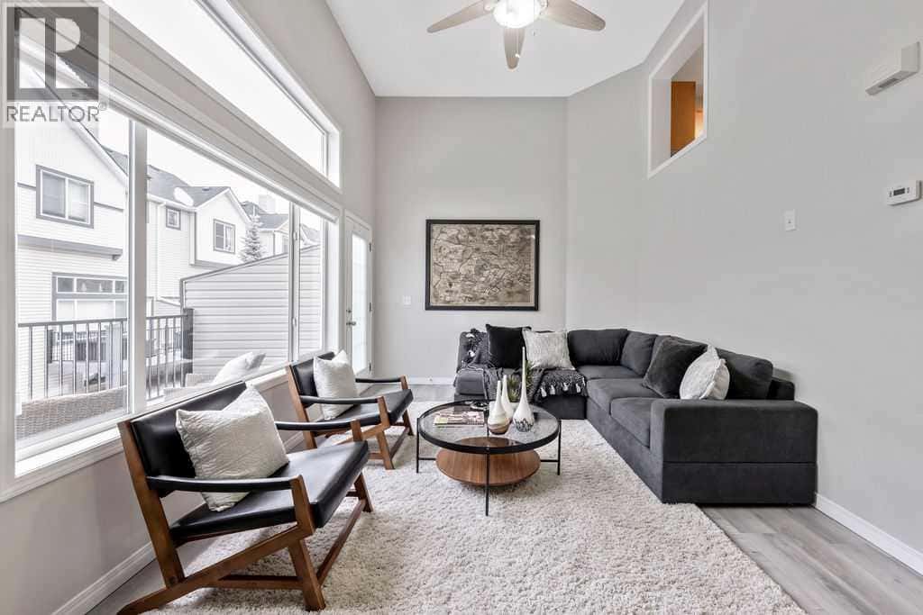 126 Everhollow Heights SW — Calgary, Alberta - Photo 5 of 26