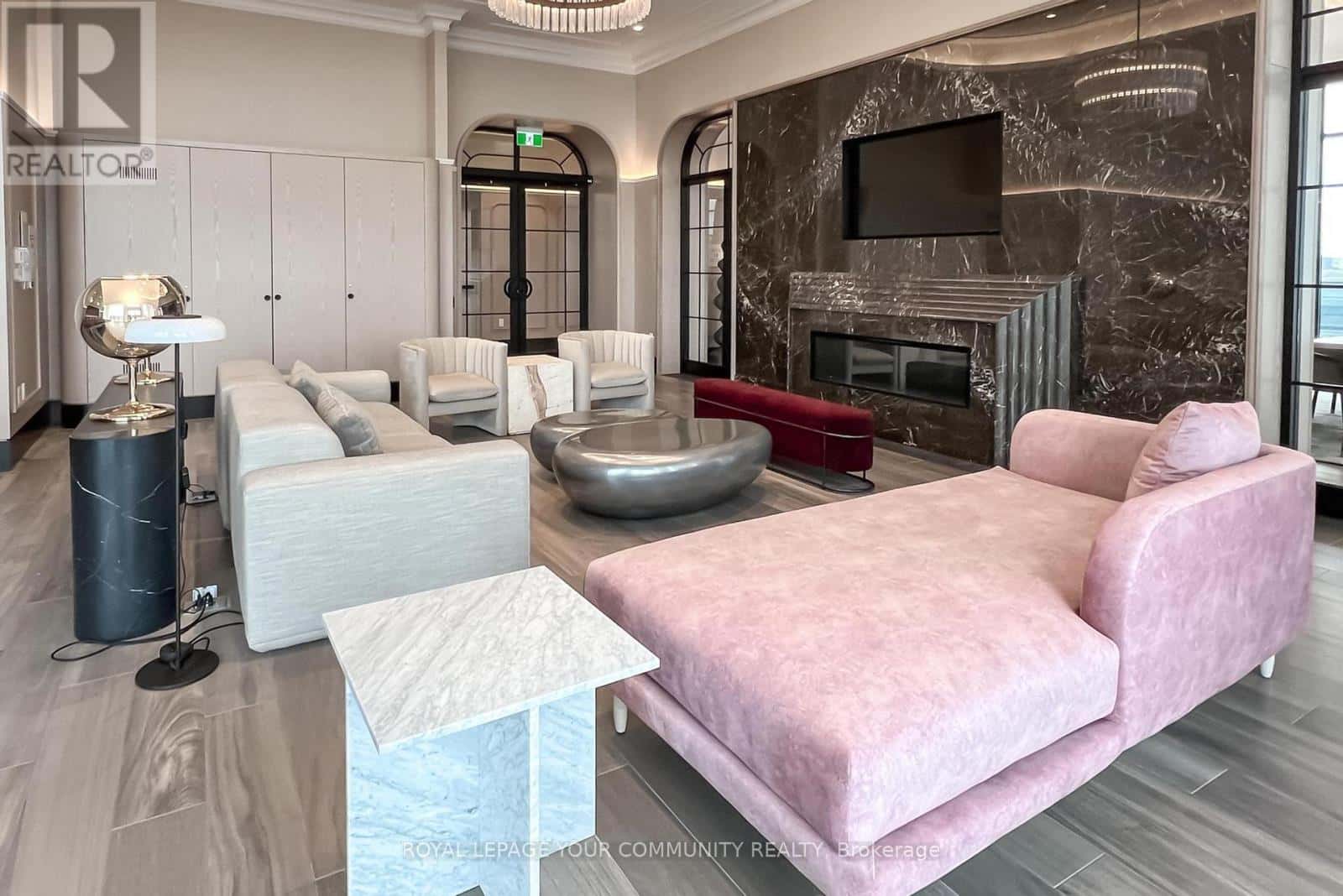 411 - 10 INN ON THE PARK DRIVE — Toronto (Banbury-Don Mills), Ontario - Photo 4 of 50