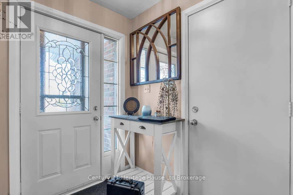 47 BECKETT BOULEVARD — Tillsonburg, Ontario - Photo 3 of 44