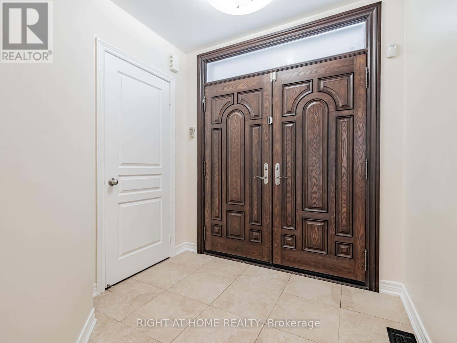 67 TIMNA CRESCENT — Vaughan (Patterson), Ontario - Photo 5 of 36