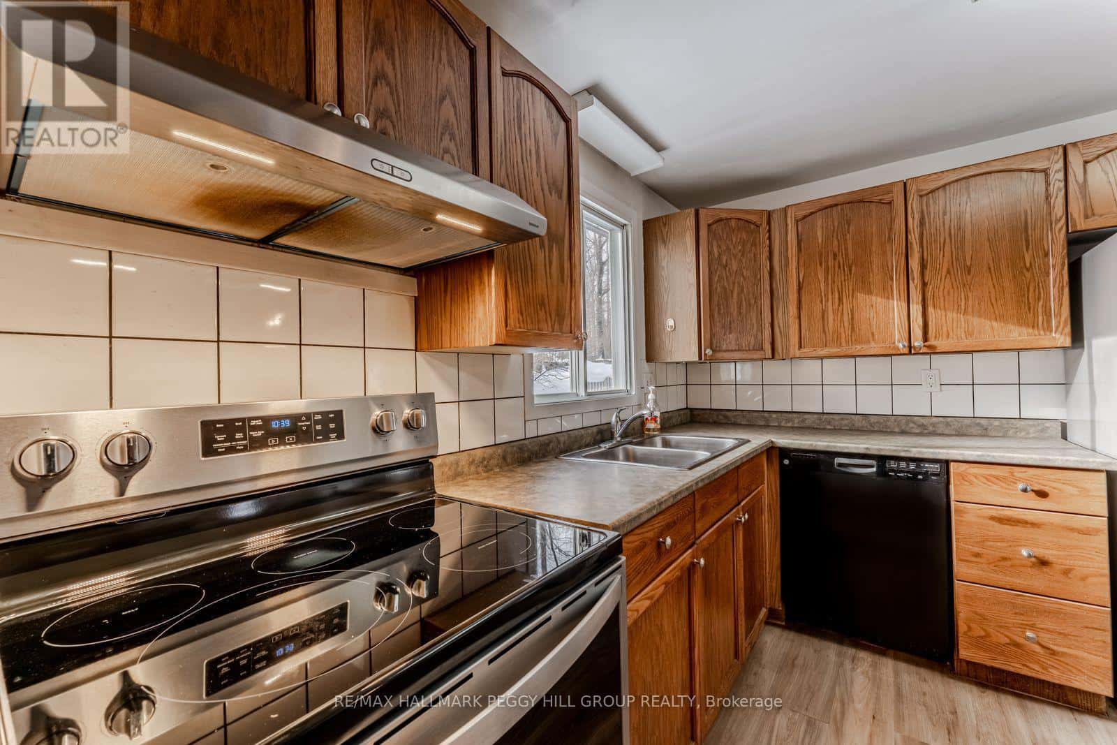 858 BIRCHWOOD DRIVE — Midland, Ontario - Photo 3 of 15