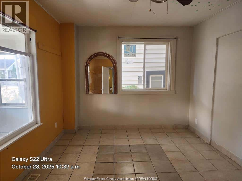 361 JOSEPHINE — Windsor, Ontario - Photo 4 of 16