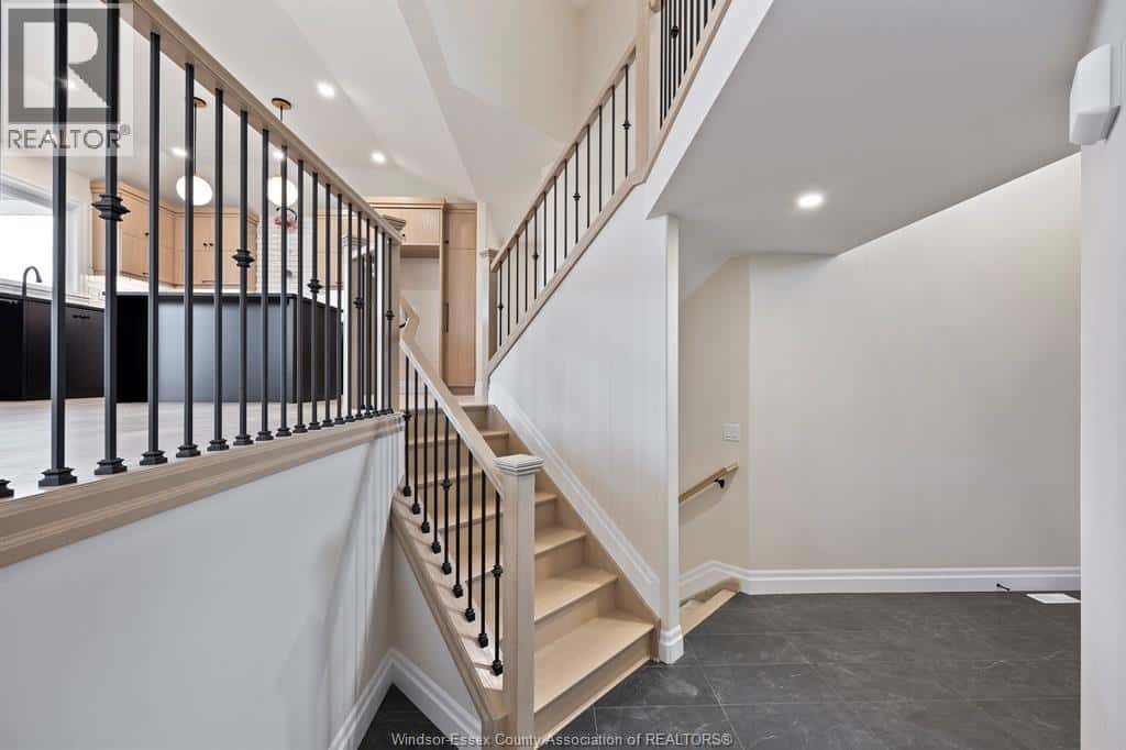 1247 CAMPANA CRESCENT — Lakeshore, Ontario - Photo 4 of 35