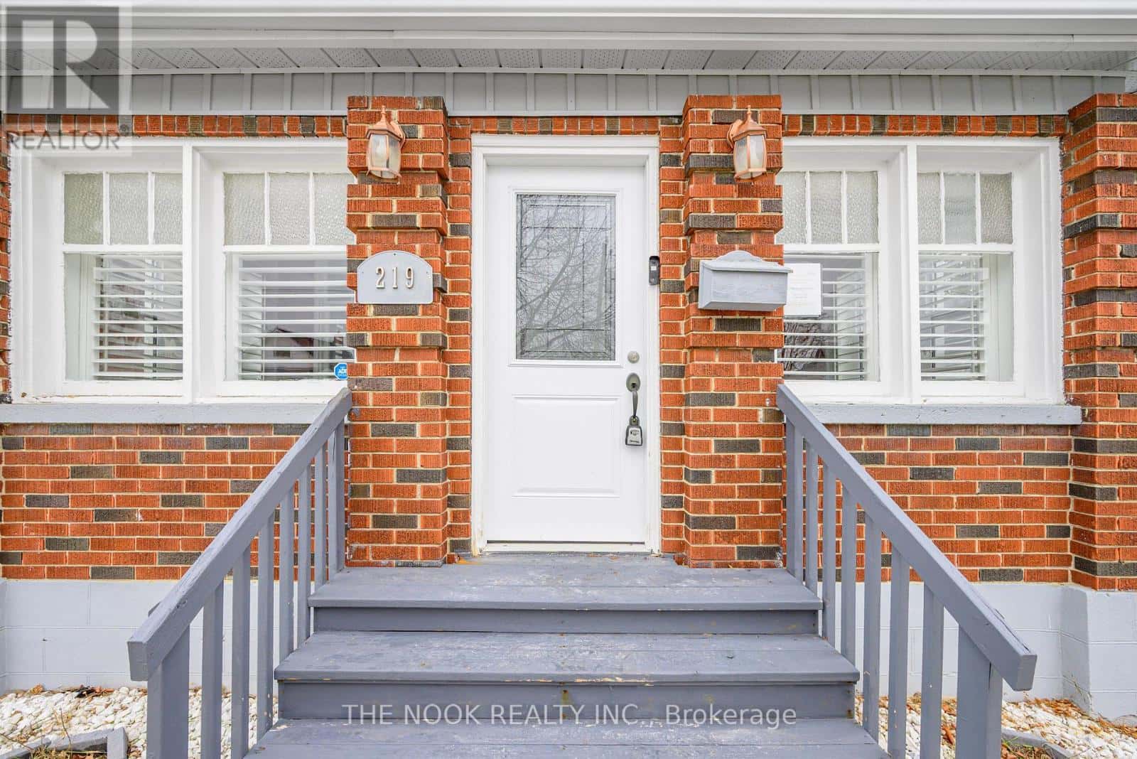 219 VERDUN ROAD — Oshawa (Central), Ontario - Photo 4 of 50