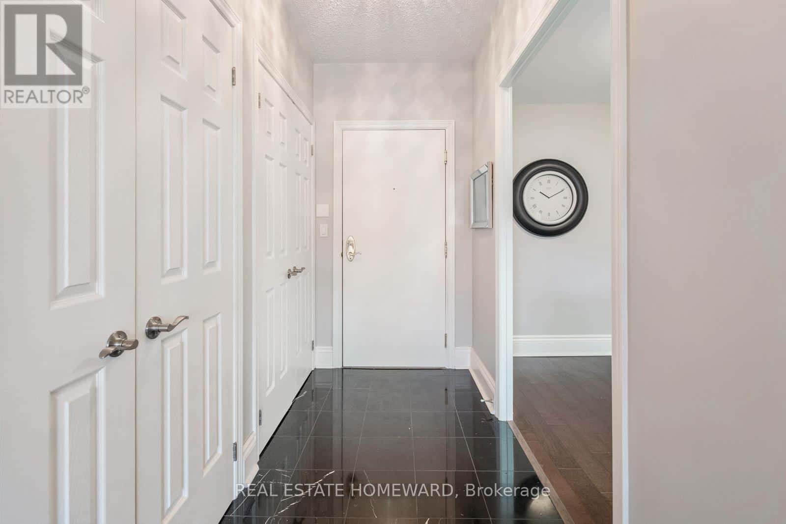 312 - 3085 BLOOR STREET W — Toronto (Stonegate-Queensway), Ontario - Photo 4 of 19