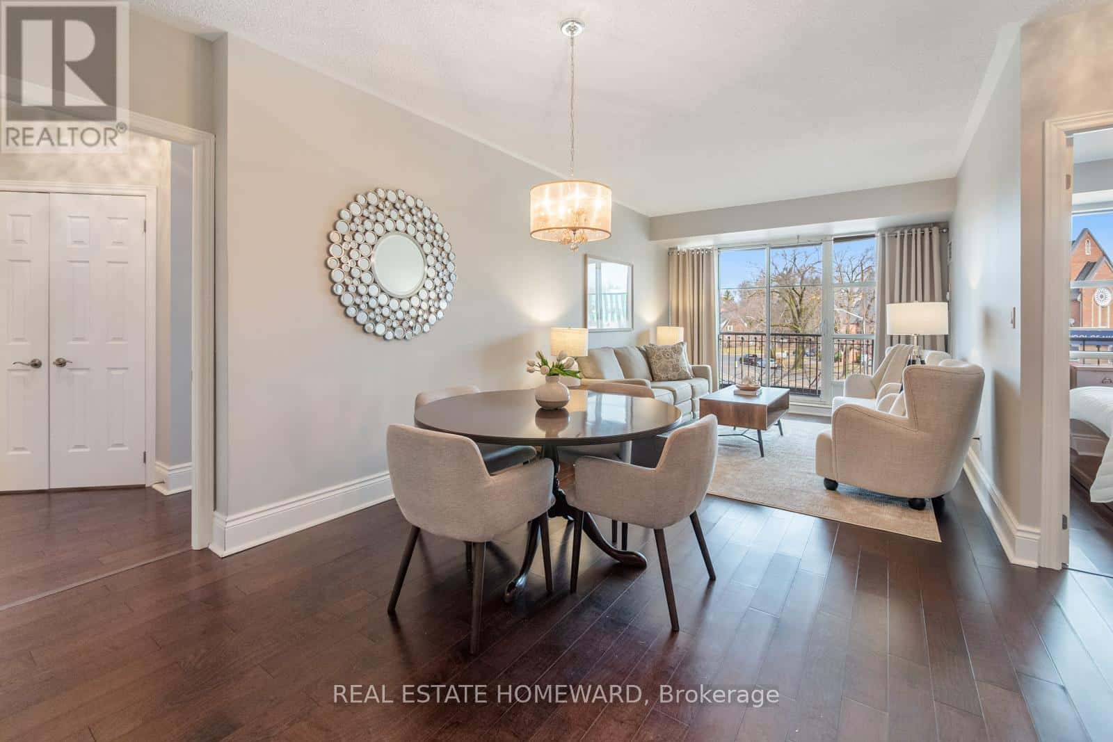 312 - 3085 BLOOR STREET W — Toronto (Stonegate-Queensway), Ontario - Photo 5 of 19