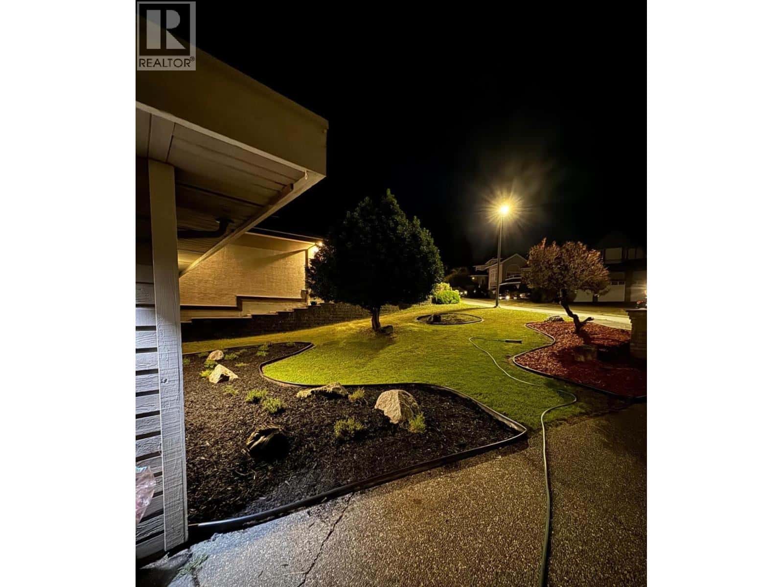 1516 WHITEBARK PLACE — Coquitlam, British Columbia - Photo 3 of 39