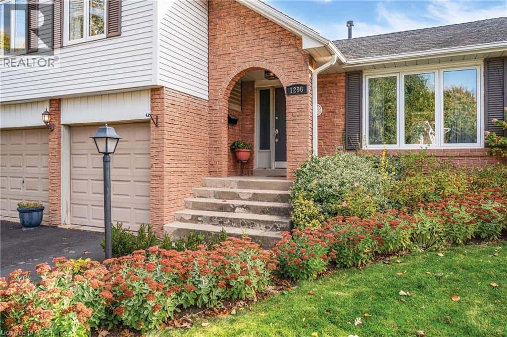 1296 GRIFFITH Place — Oakville, Ontario - Photo 4 of 36