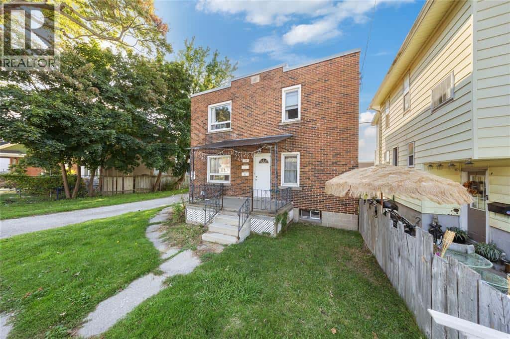 115 BROCK STREET North — Sarnia, Ontario - Photo 3 of 26