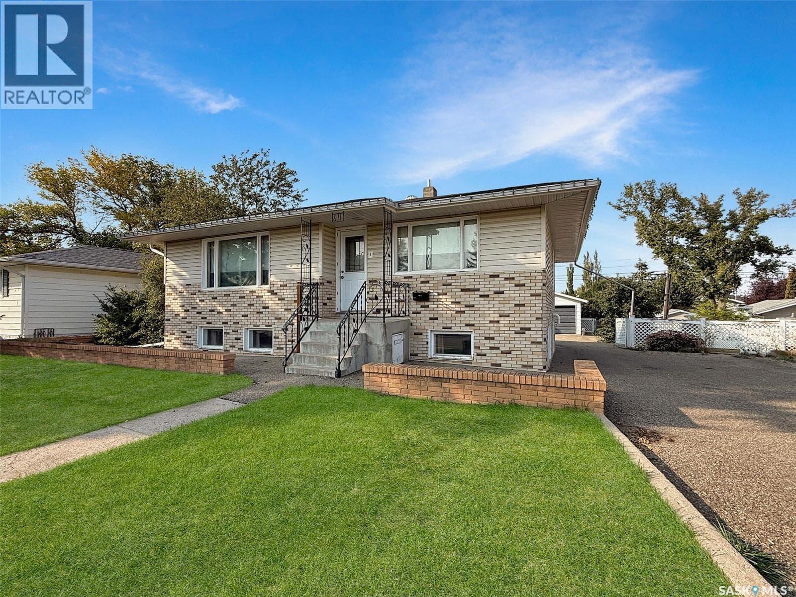 611 North Hill DRIVE — Swift Current, Saskatchewan - Main photo