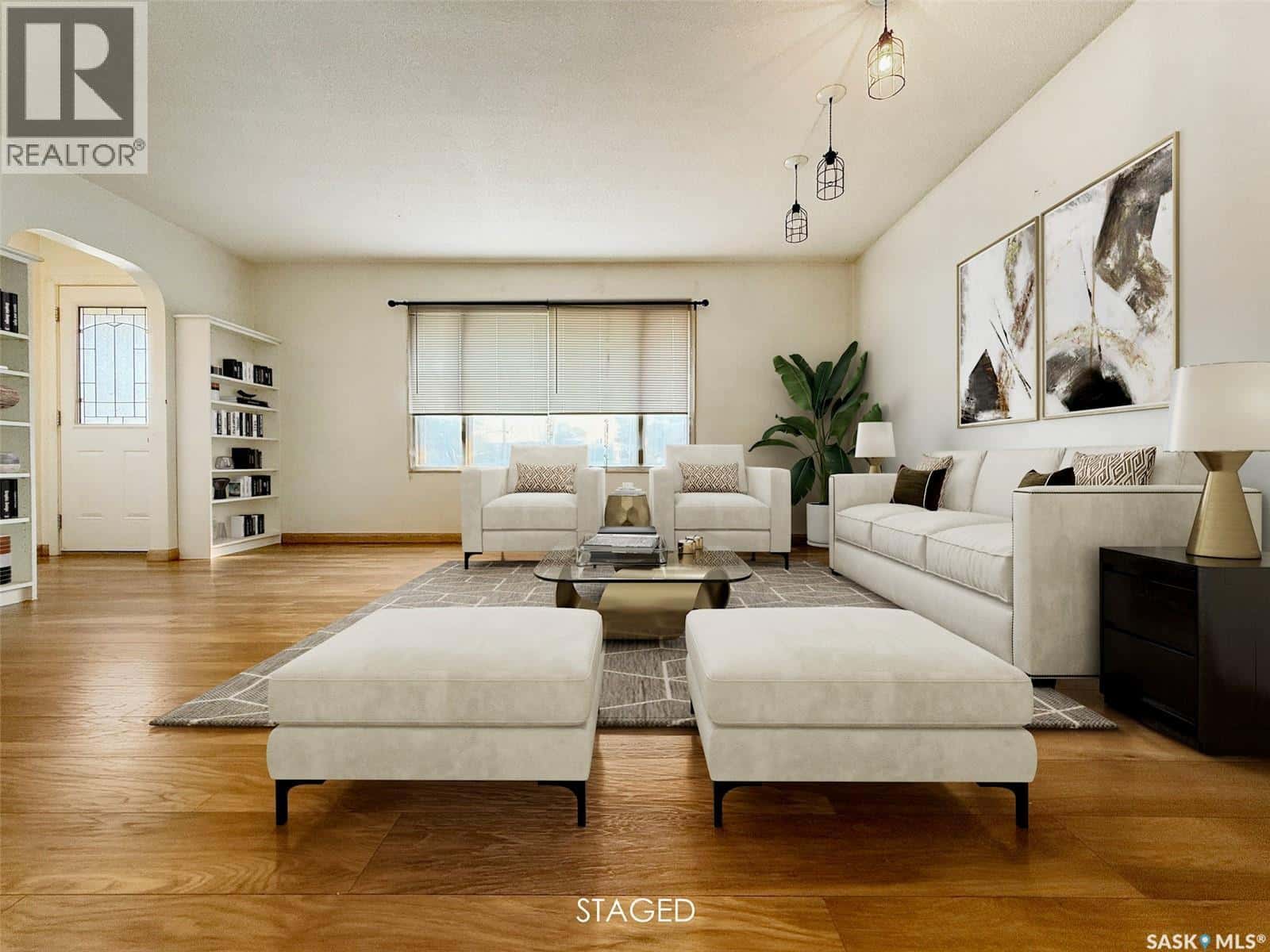 611 North Hill DRIVE — Swift Current, Saskatchewan - Photo 2 of 24