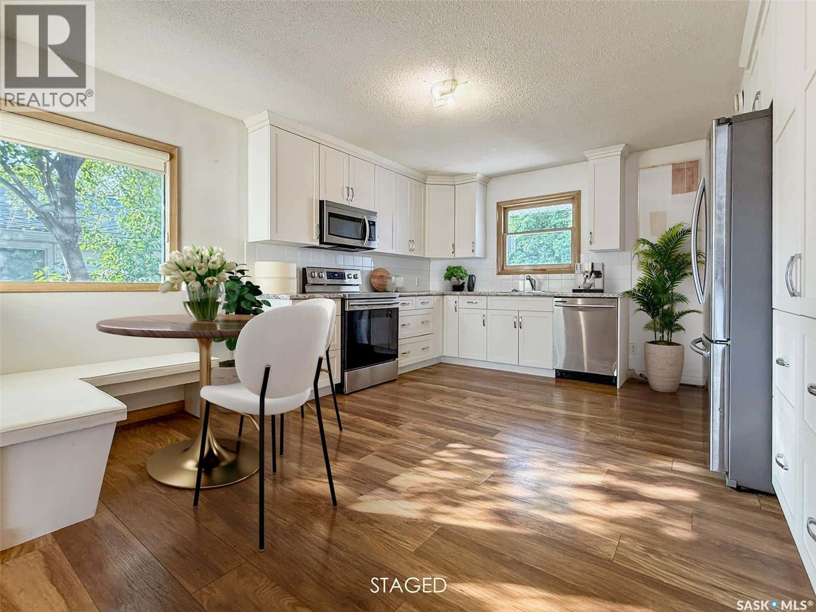 611 North Hill DRIVE — Swift Current, Saskatchewan - Photo 4 of 24