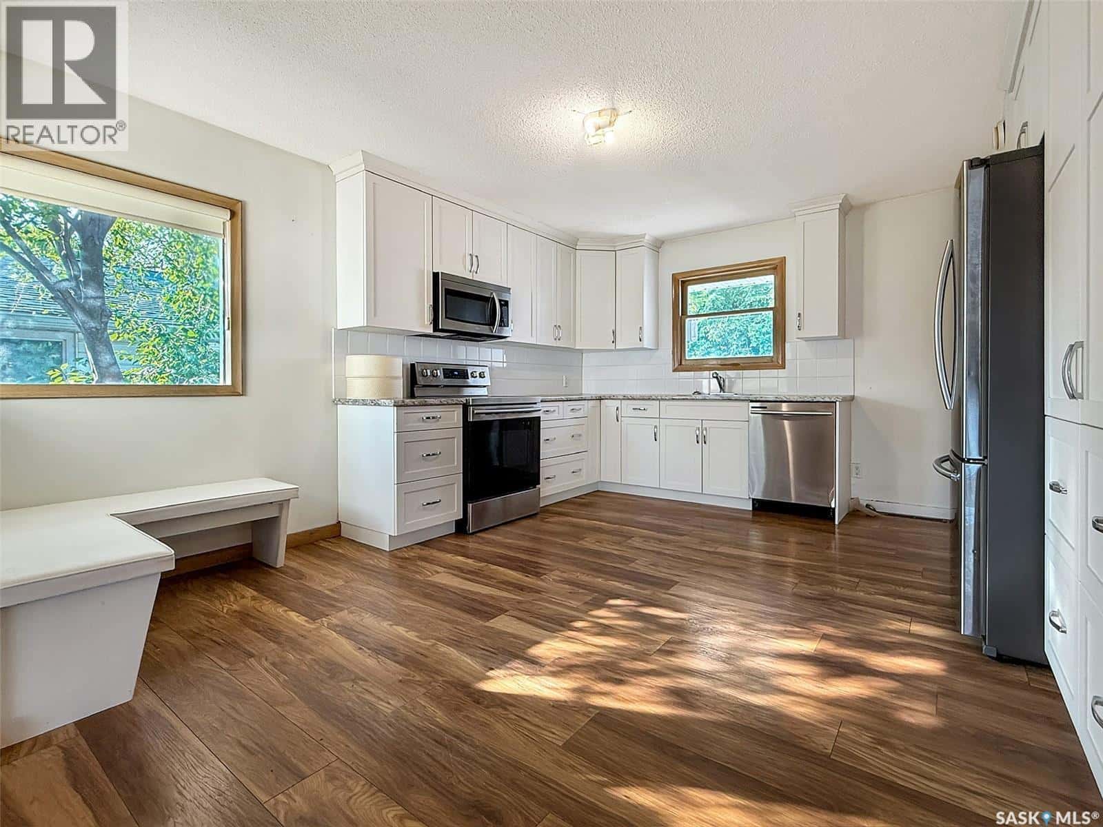 611 North Hill DRIVE — Swift Current, Saskatchewan - Photo 5 of 24