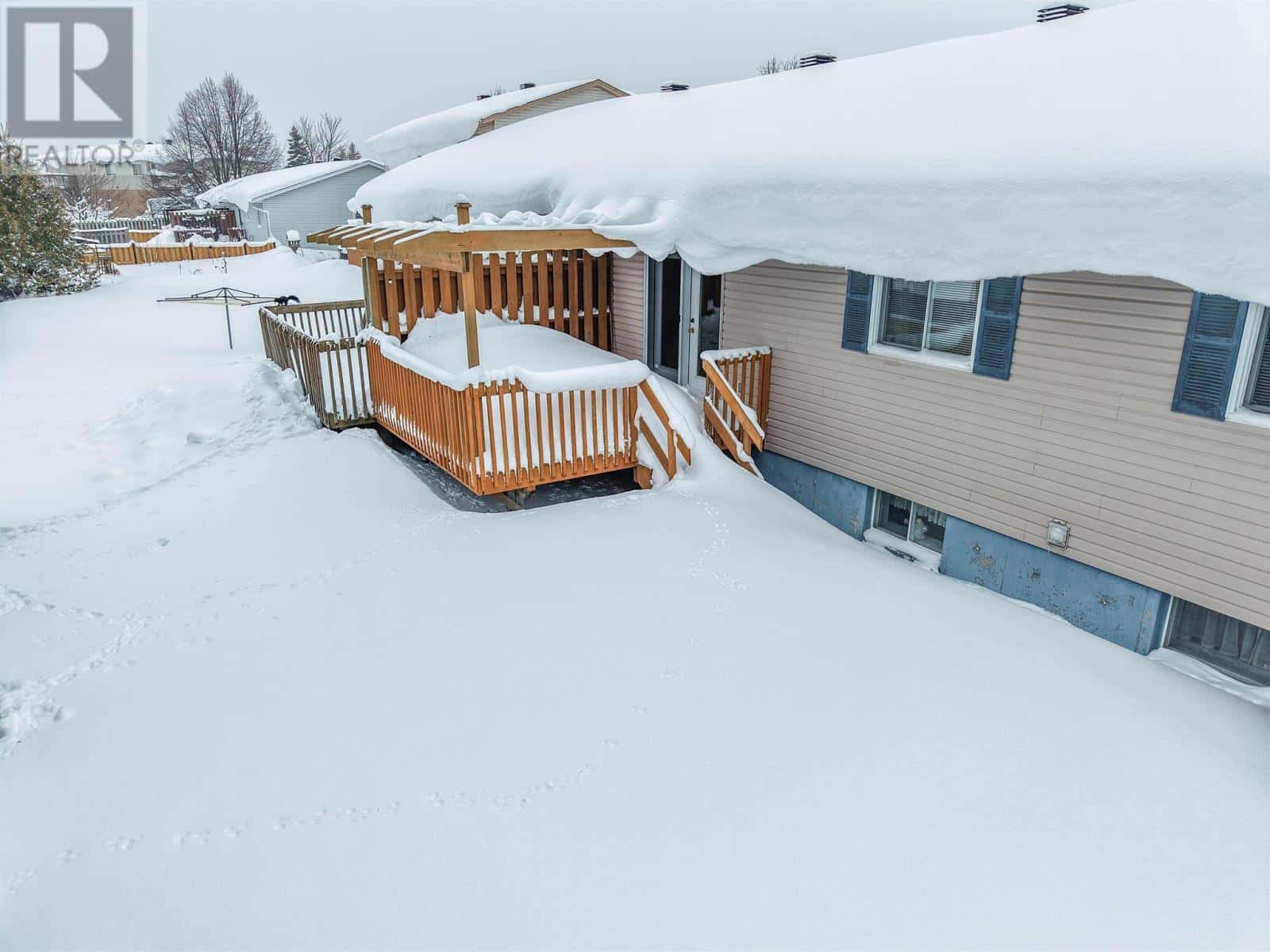 874 Lake ST — Sault Ste. Marie, Ontario - Photo 3 of 40