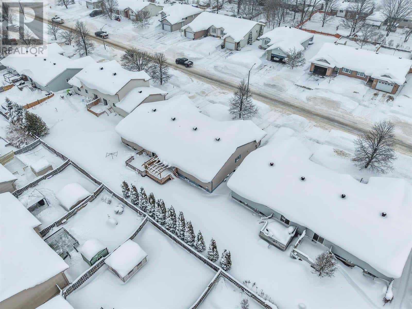 874 Lake ST — Sault Ste. Marie, Ontario - Photo 5 of 40