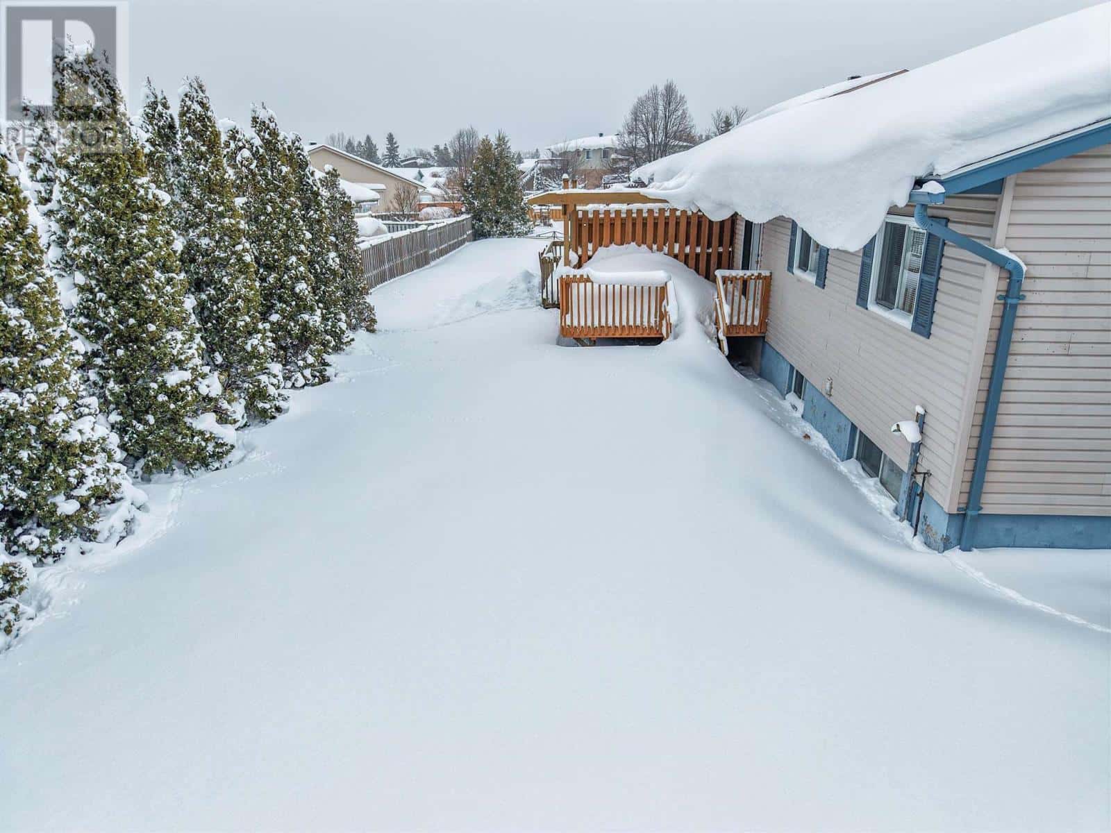 874 Lake ST — Sault Ste. Marie, Ontario - Photo 4 of 40