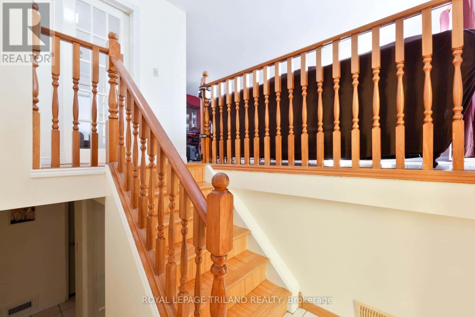 77 BONAVENTURE DRIVE — London East (East I), Ontario - Photo 3 of 41