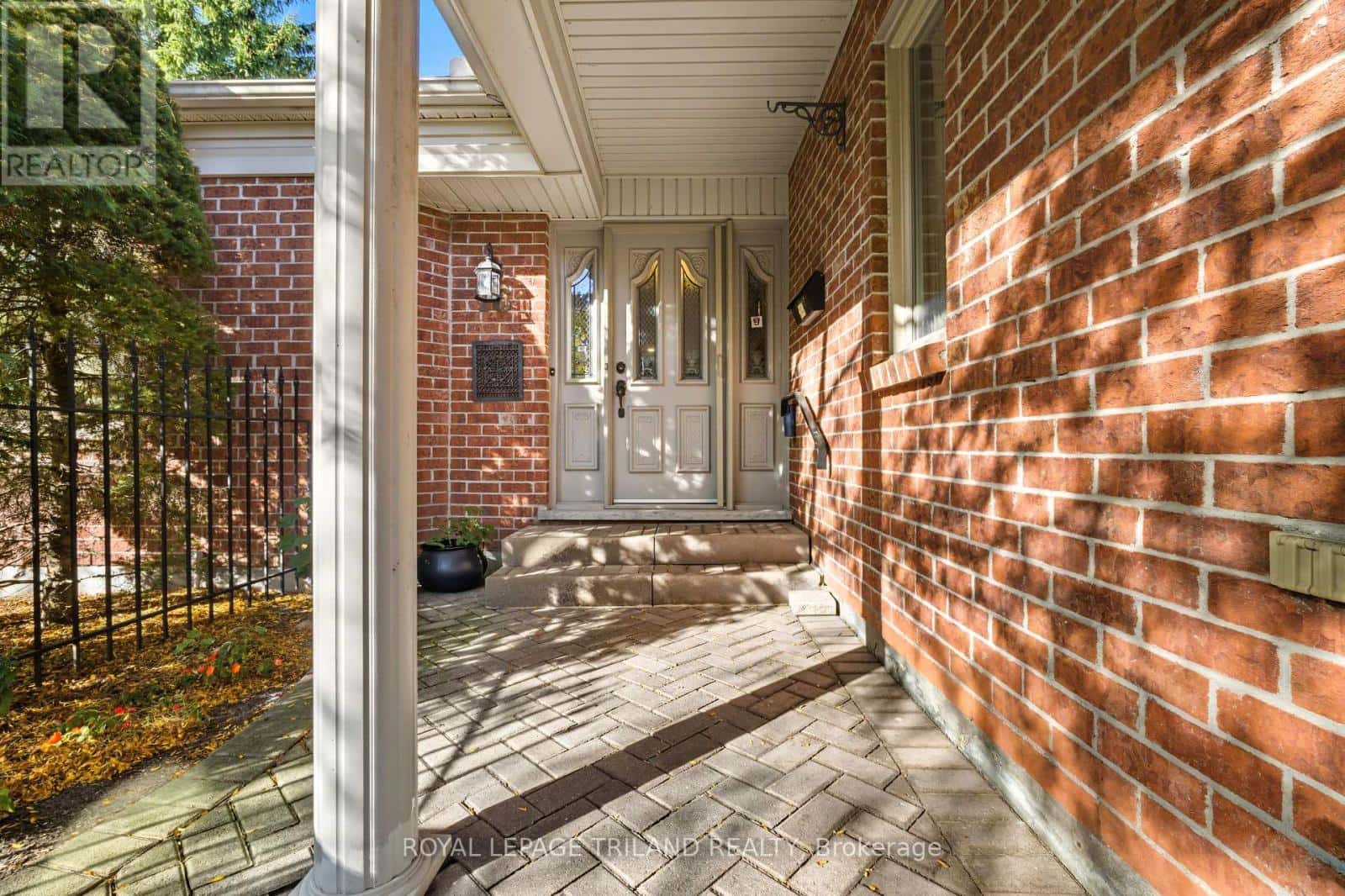 16 - 60 ROSECLIFFE CRESCENT — London South (South C), Ontario - Photo 2 of 34