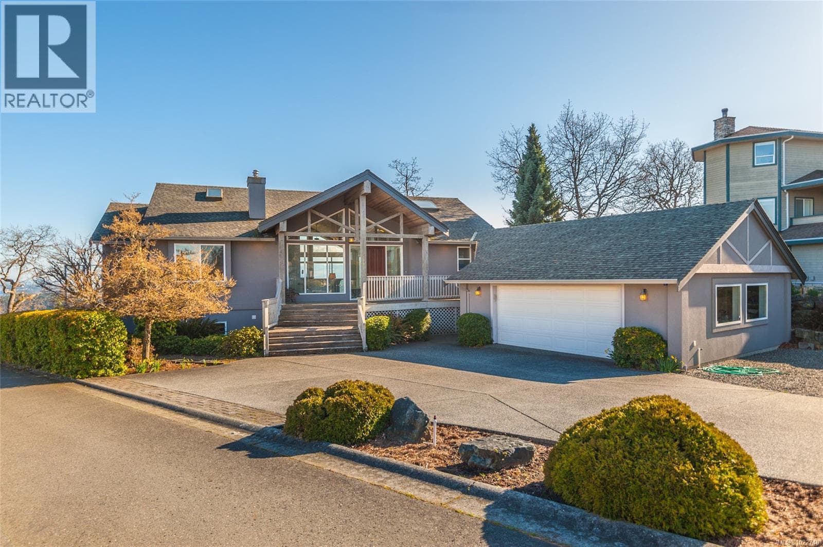 3748 Glen Oaks Dr — Nanaimo, British Columbia - Main photo