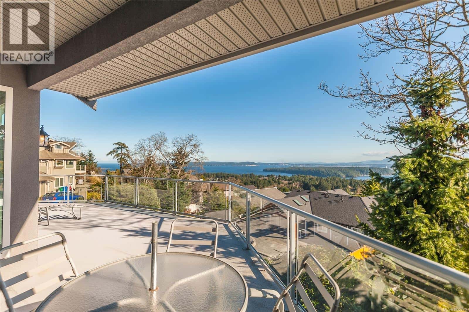 3748 Glen Oaks Dr — Nanaimo, British Columbia - Photo 3 of 48