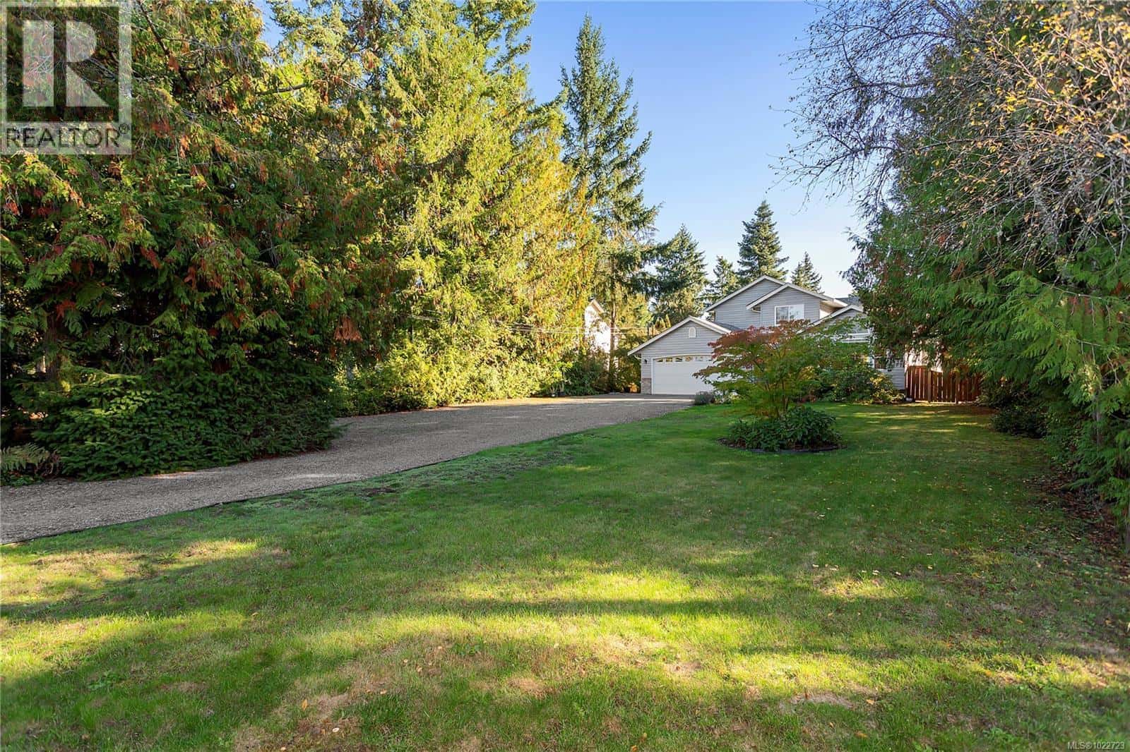 1892 Woobank Rd — Nanaimo, British Columbia - Photo 2 of 47