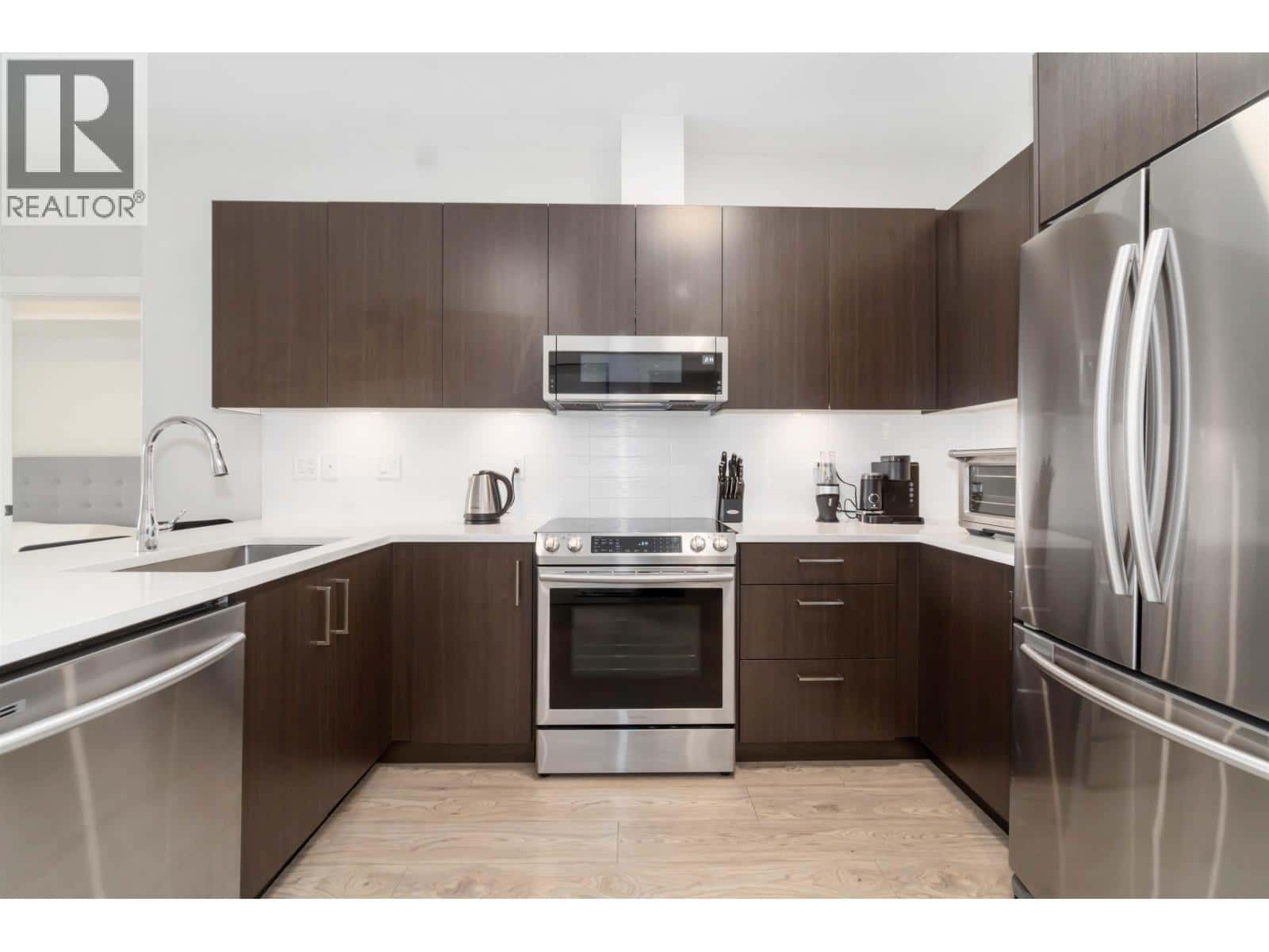 409 1633 TATLOW AVENUE — North Vancouver, British Columbia - Photo 2 of 26