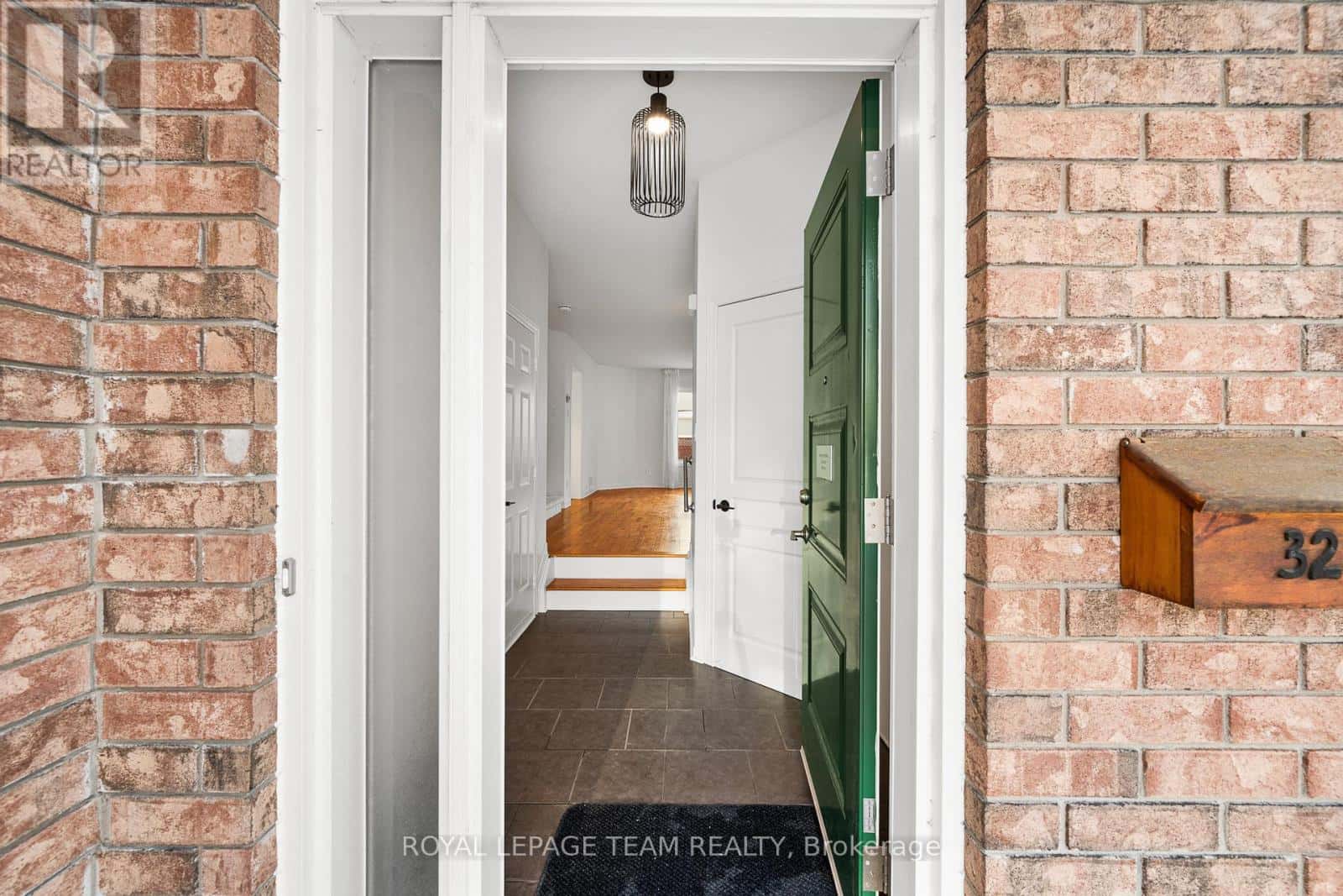 32 BISHOPS MILLS WAY — Ottawa, Ontario - Photo 3 of 39