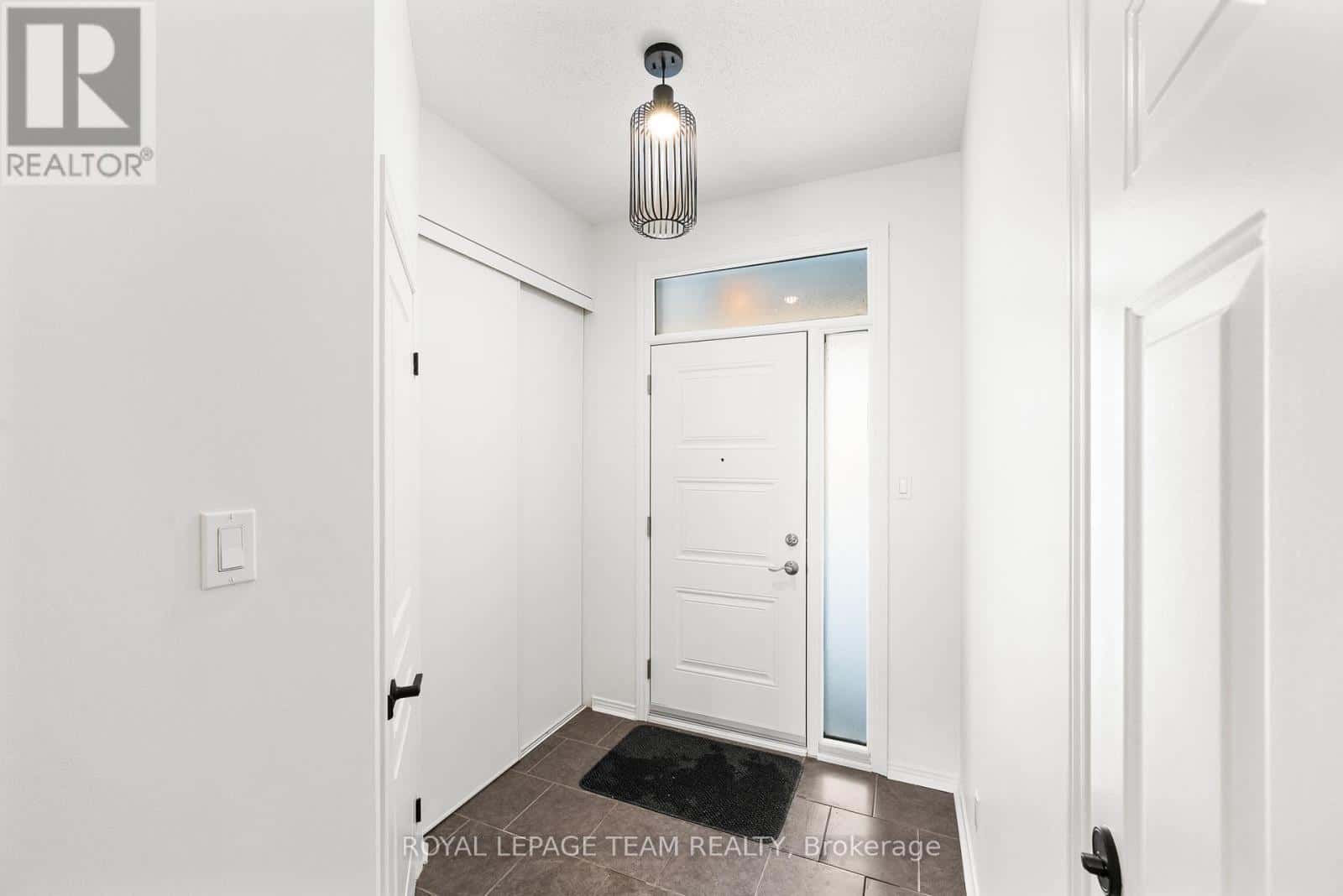 32 BISHOPS MILLS WAY — Ottawa, Ontario - Photo 4 of 39