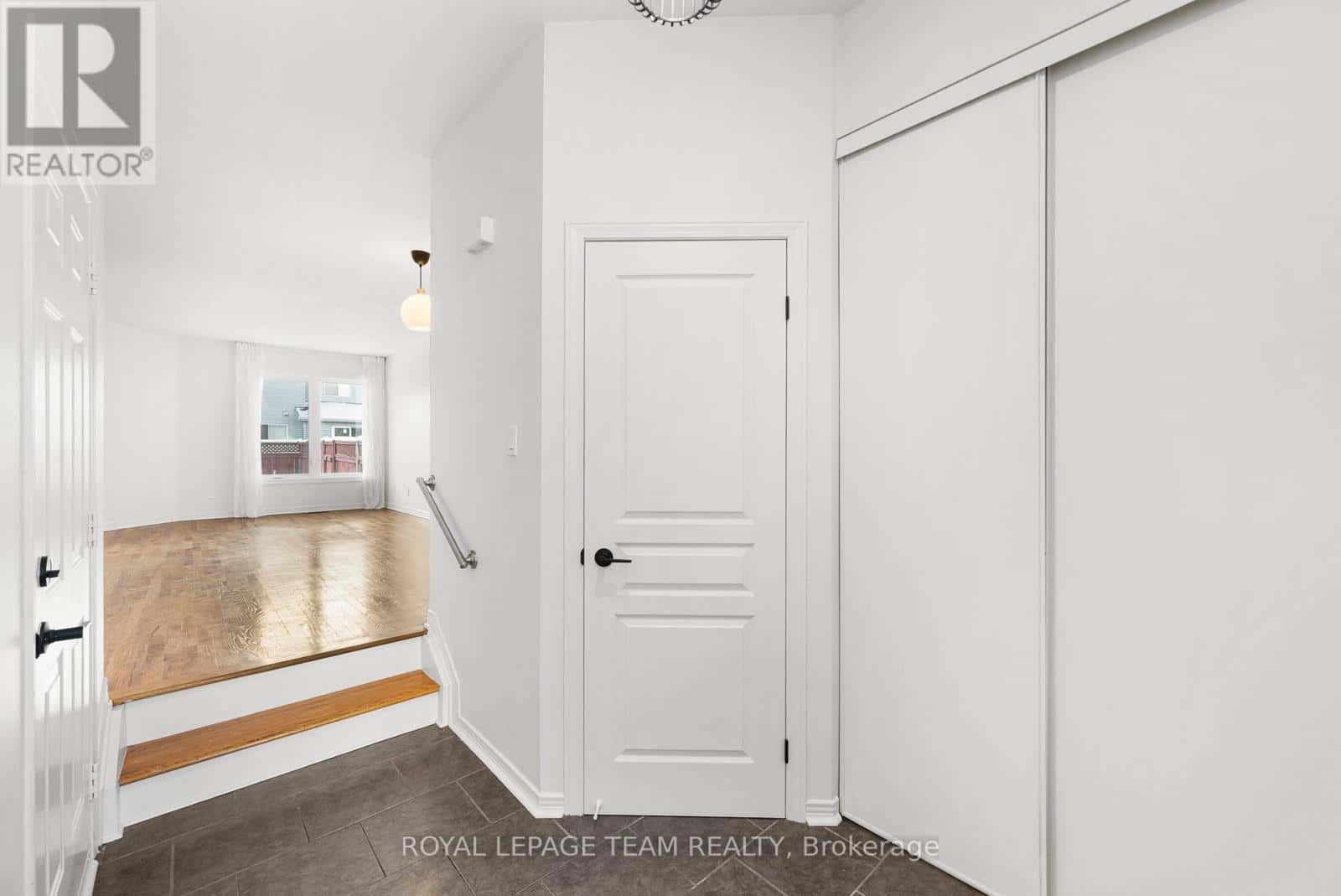 32 BISHOPS MILLS WAY — Ottawa, Ontario - Photo 5 of 39