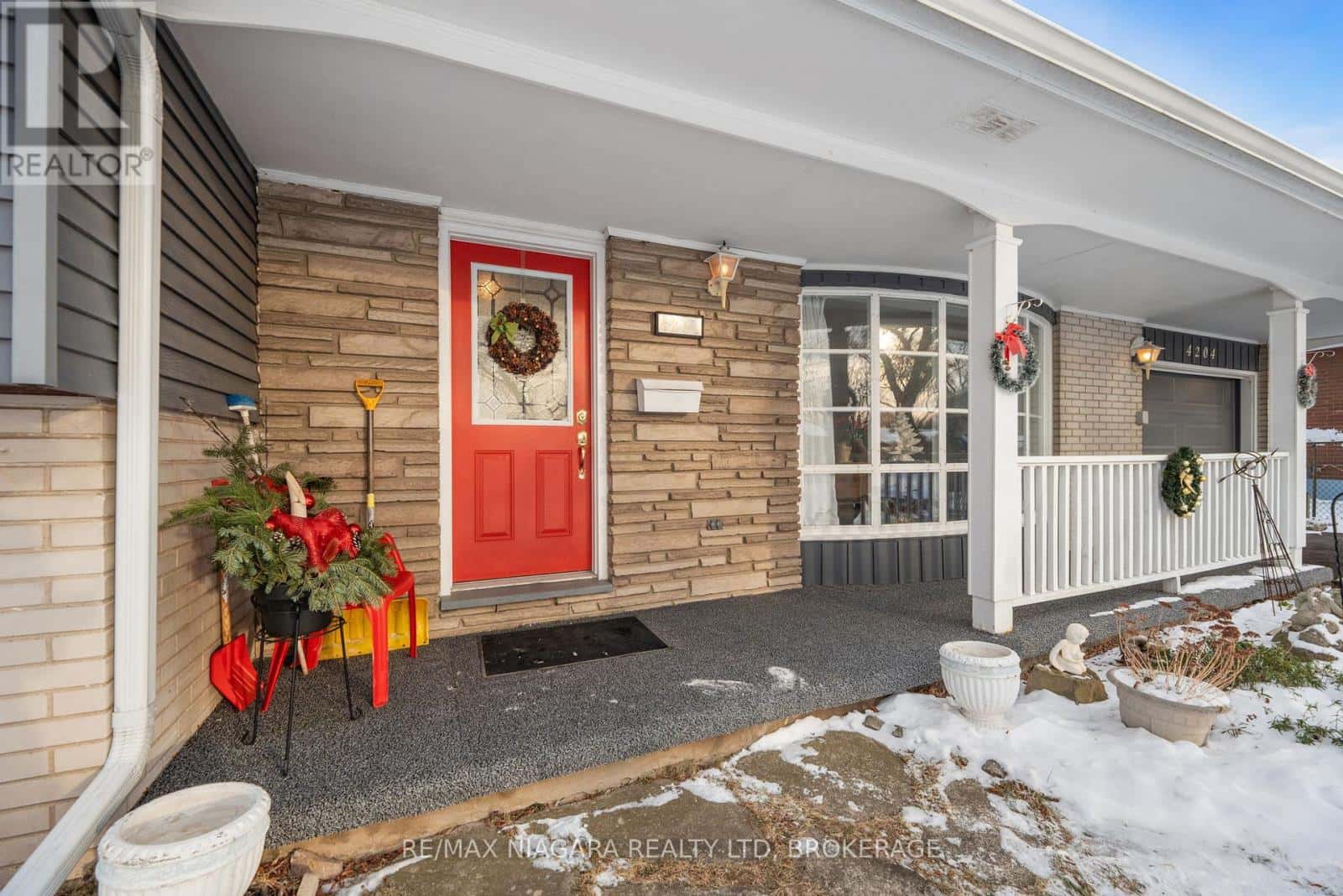 4204 PATTEN CRESCENT — Niagara Falls (Morrison), Ontario - Photo 3 of 33