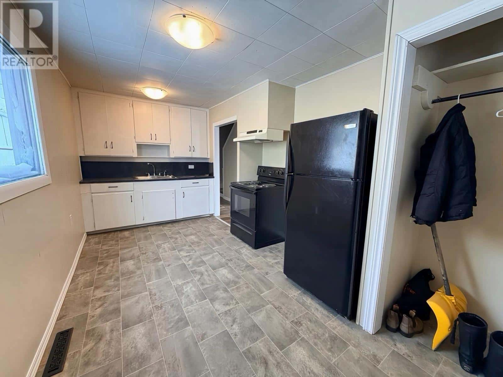 330 Ball Park CRES — Geraldton, Ontario - Photo 4 of 13