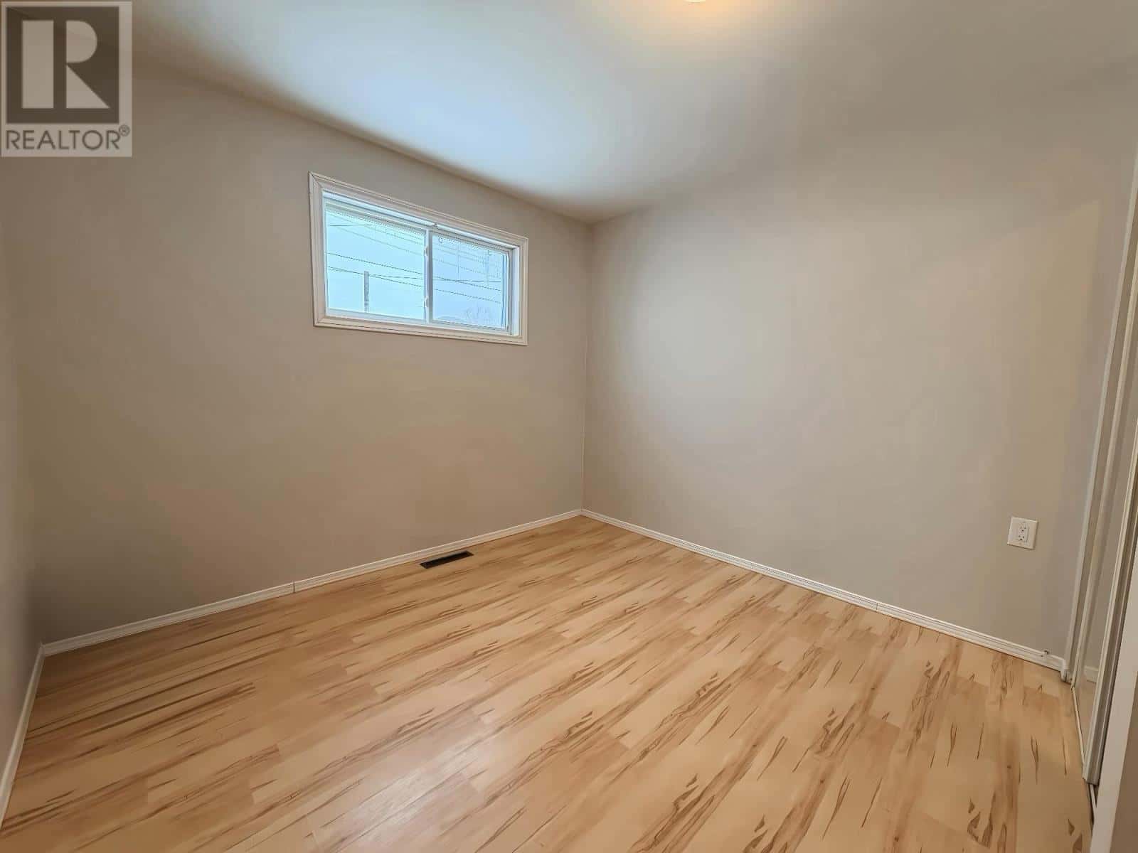 330 Ball Park CRES — Geraldton, Ontario - Photo 5 of 13