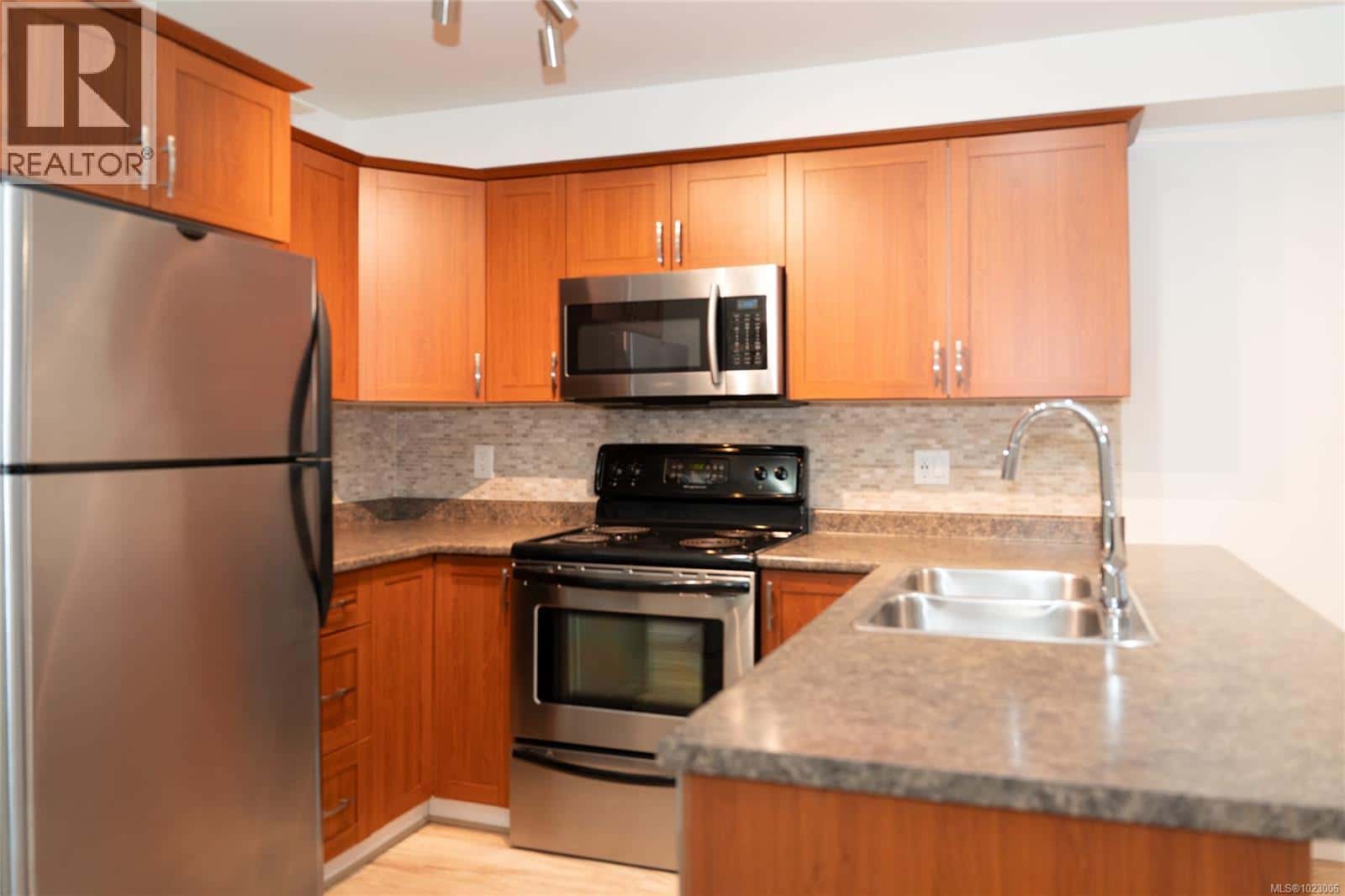 306 663 Goldstream Ave — Langford, British Columbia - Photo 3 of 26