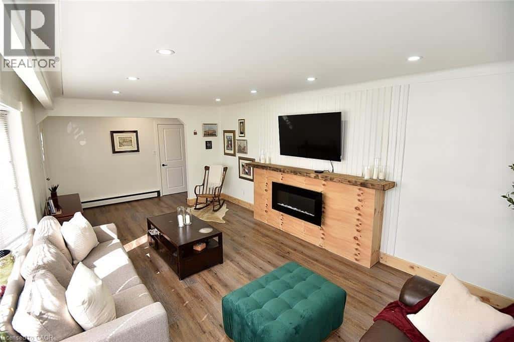 645 BEACH Boulevard — Hamilton, Ontario - Photo 4 of 49