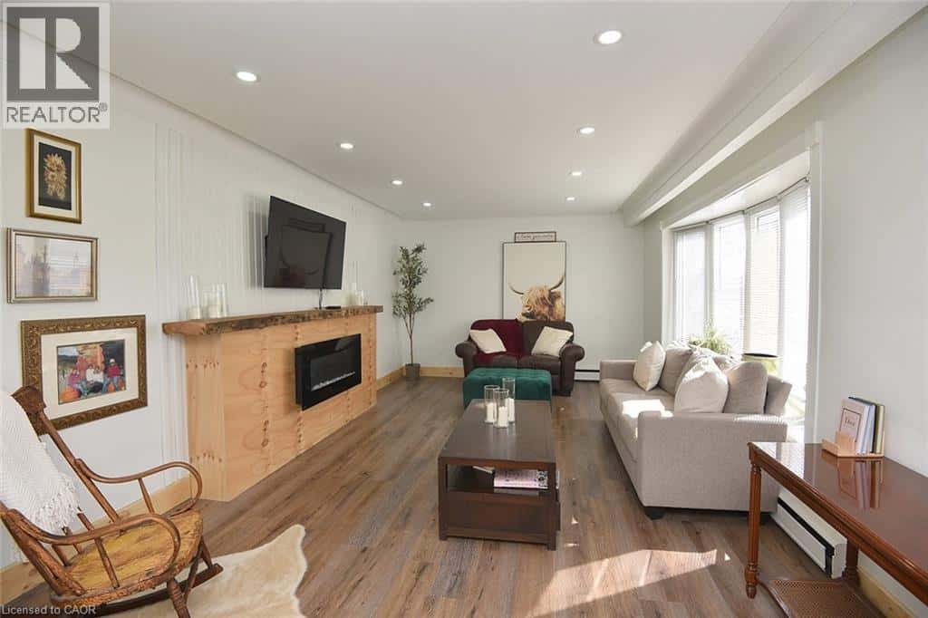 645 BEACH Boulevard — Hamilton, Ontario - Photo 5 of 49