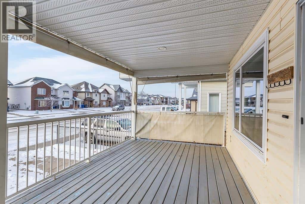 4891 Southlands Drive SE — Medicine Hat, Alberta - Photo 4 of 35