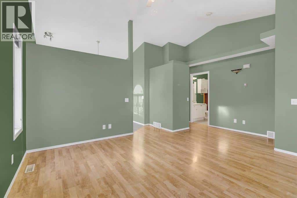 11324 92A Street — Grande Prairie, Alberta - Photo 4 of 28