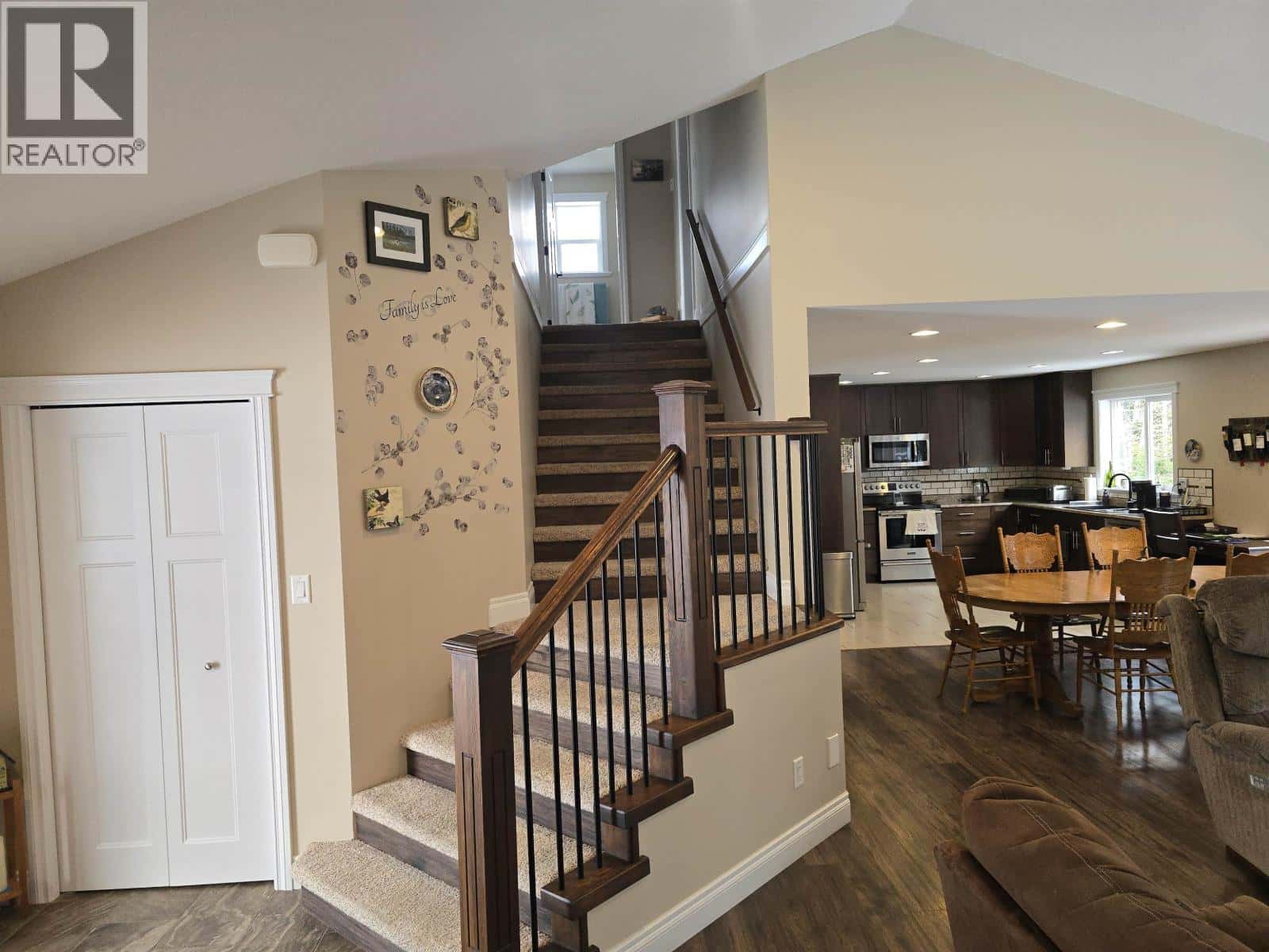 2866 GREENFOREST CRESCENT — Prince George, British Columbia - Photo 3 of 25