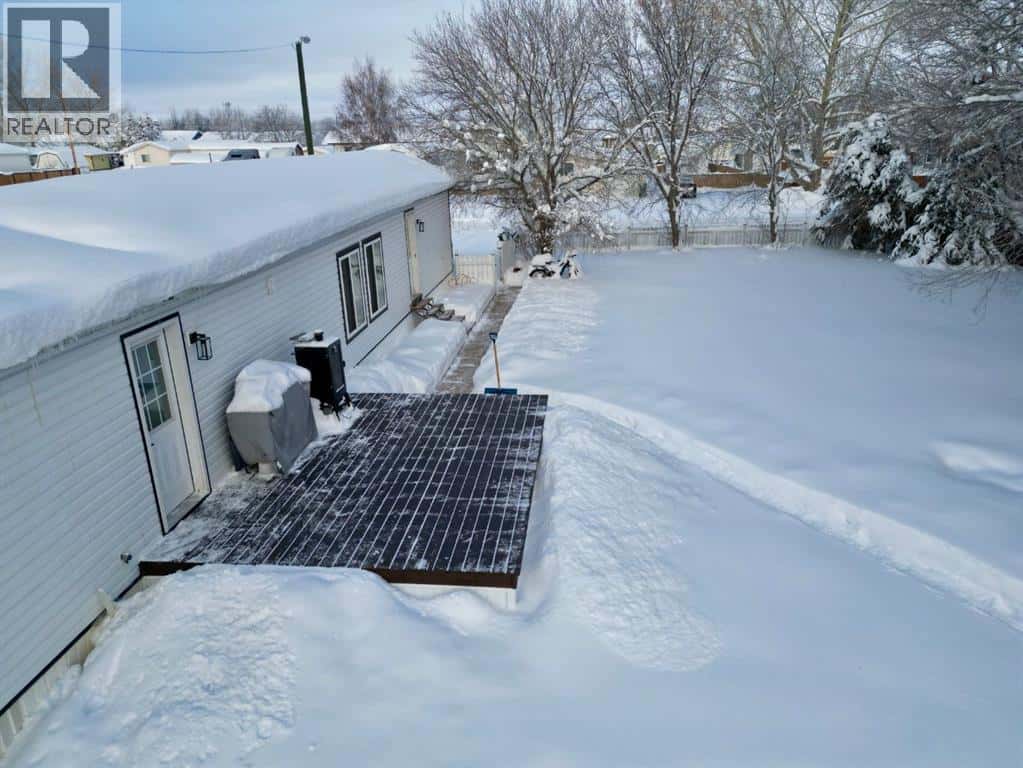 10309 103 Ave — La Crete, Alberta - Photo 4 of 30