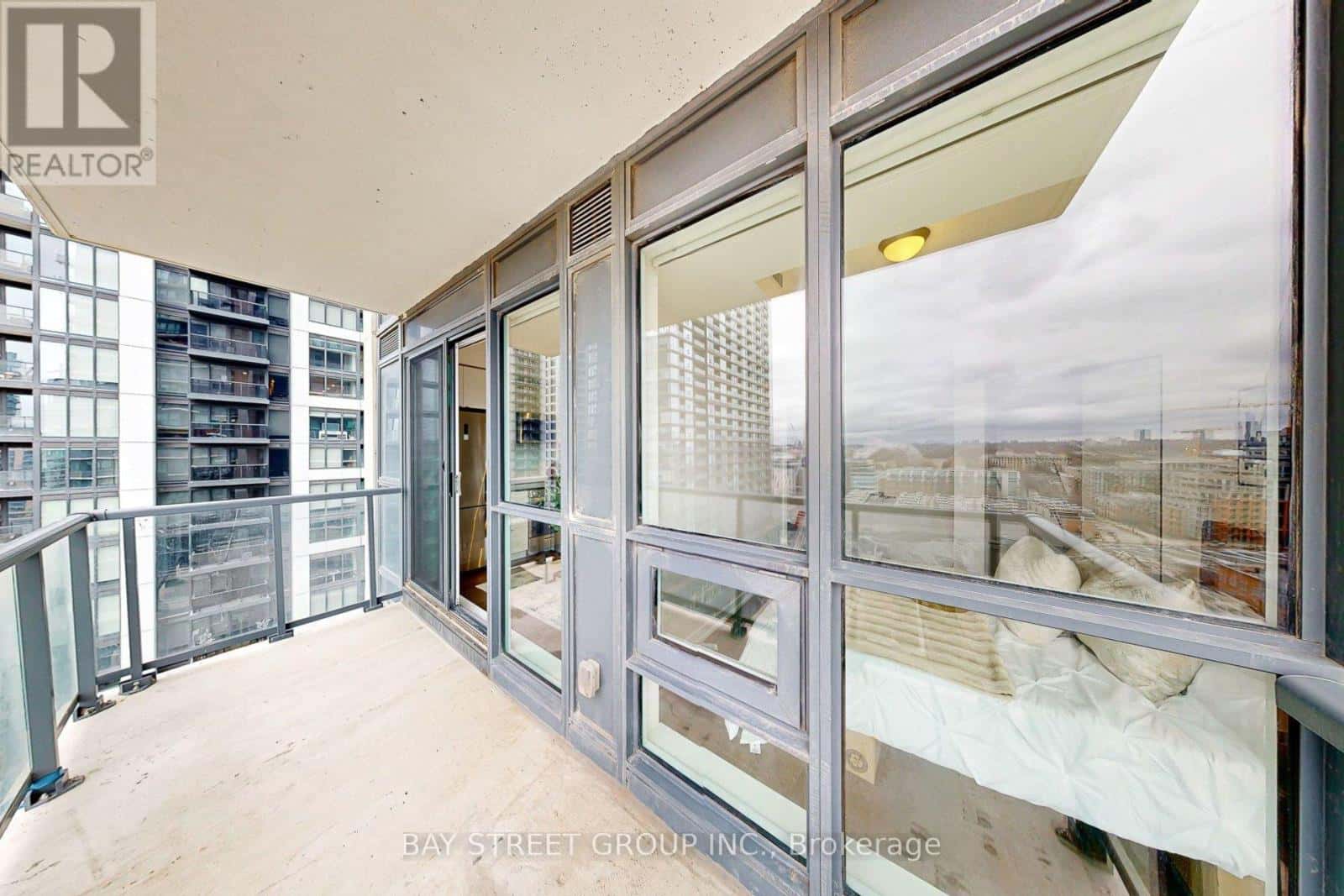 1410 - 49 EAST LIBERTY STREET — Toronto (Niagara), Ontario - Photo 2 of 39