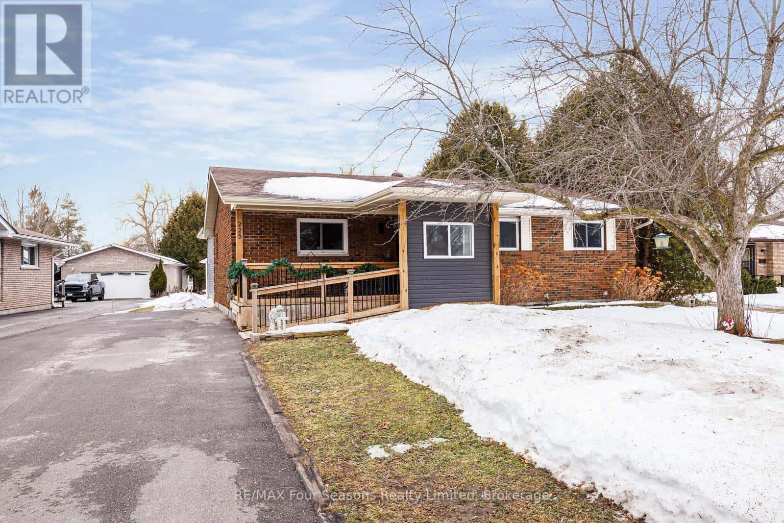 225 CHRISTOPHER STREET — Clearview (Stayner), Ontario - Photo 2 of 37