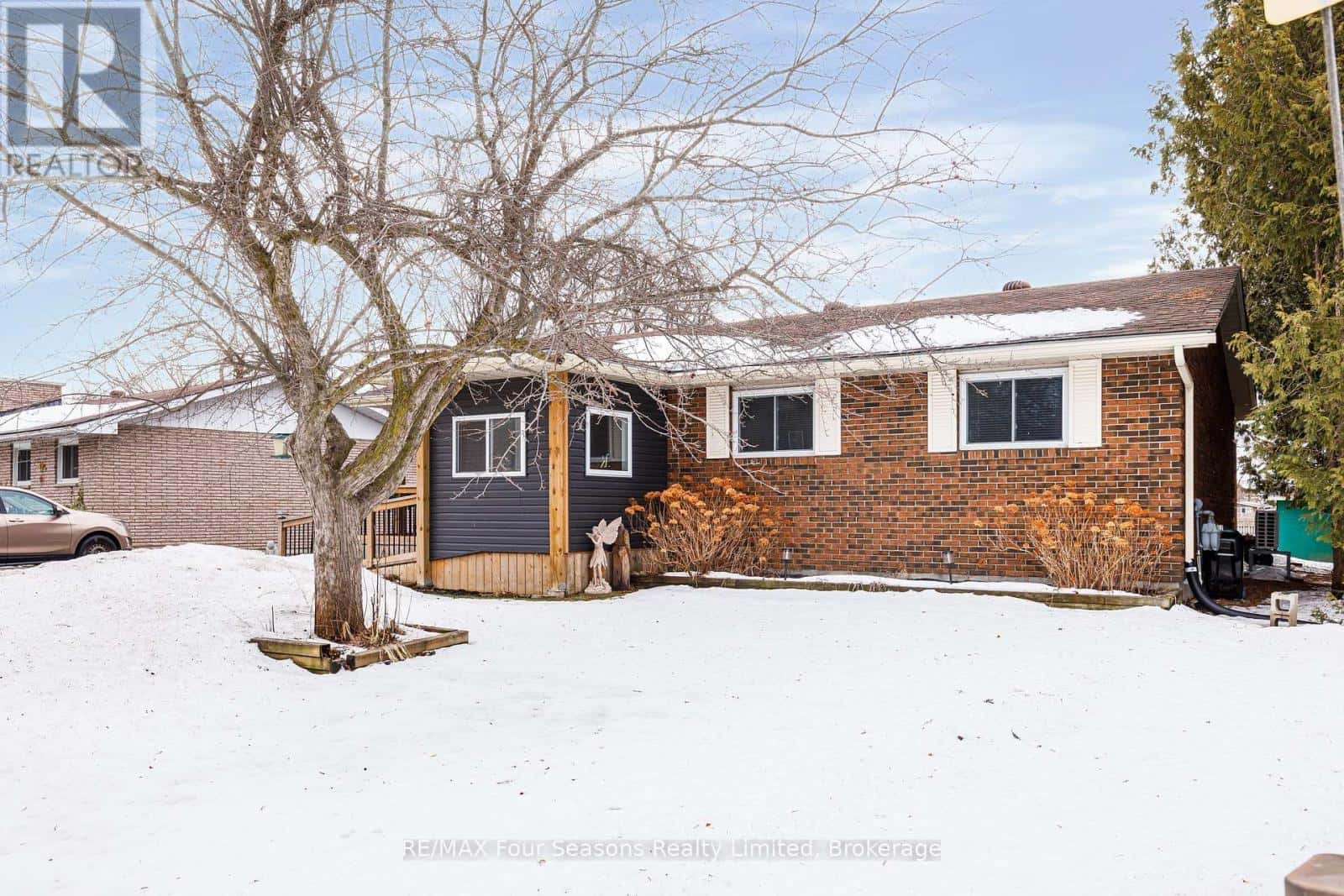 225 CHRISTOPHER STREET — Clearview (Stayner), Ontario - Photo 3 of 37