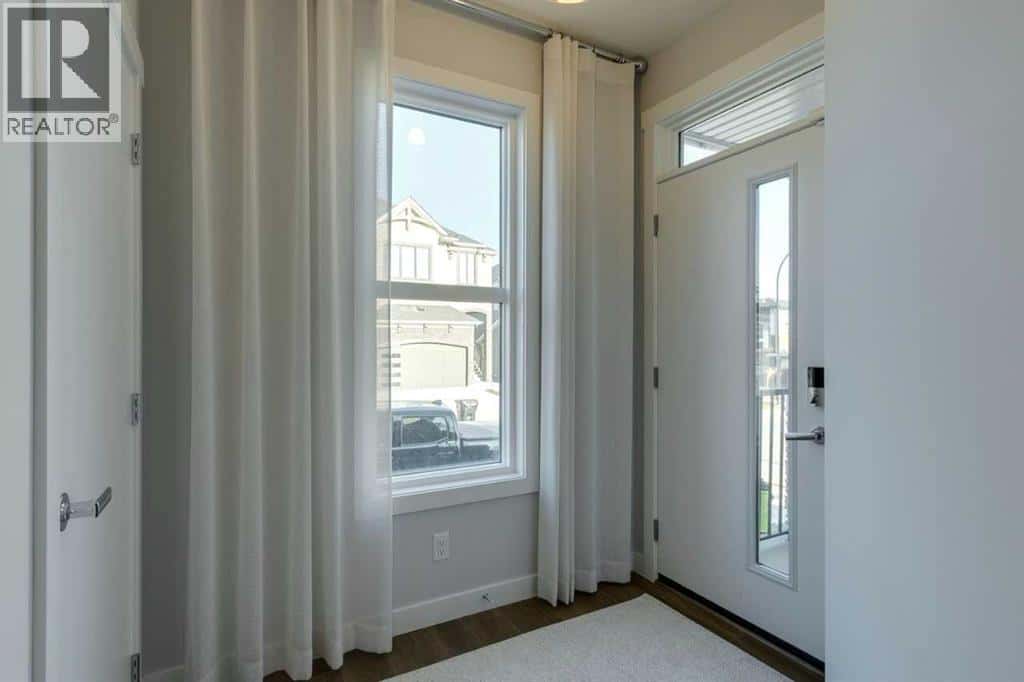 181 Mitchell Road NW — Calgary, Alberta - Photo 4 of 50