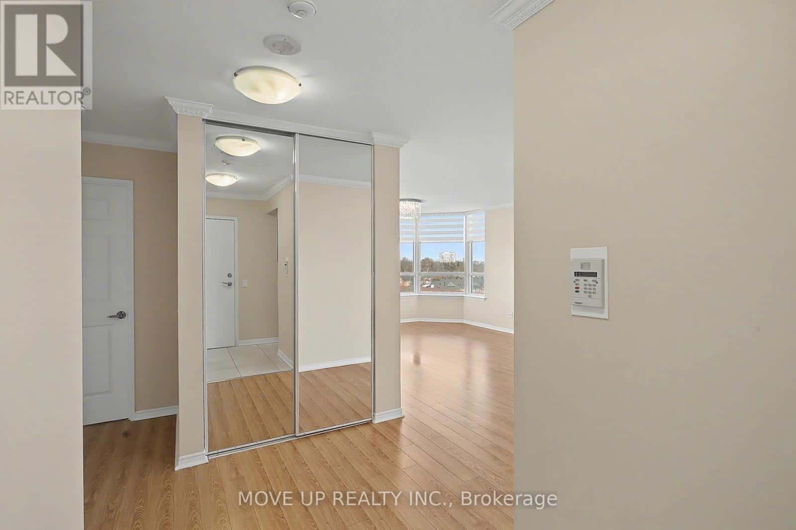 810 - 91 TOWNSGATE DRIVE — Vaughan (Crestwood-Springfarm-Yorkhill), Ontario - Photo 4 of 25