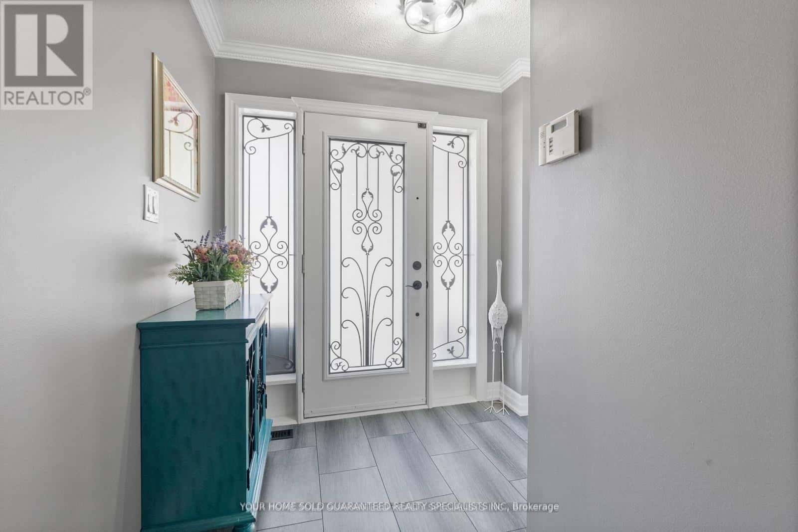 77 BEAVERBROOK CRESCENT — Vaughan (Maple), Ontario - Photo 3 of 25