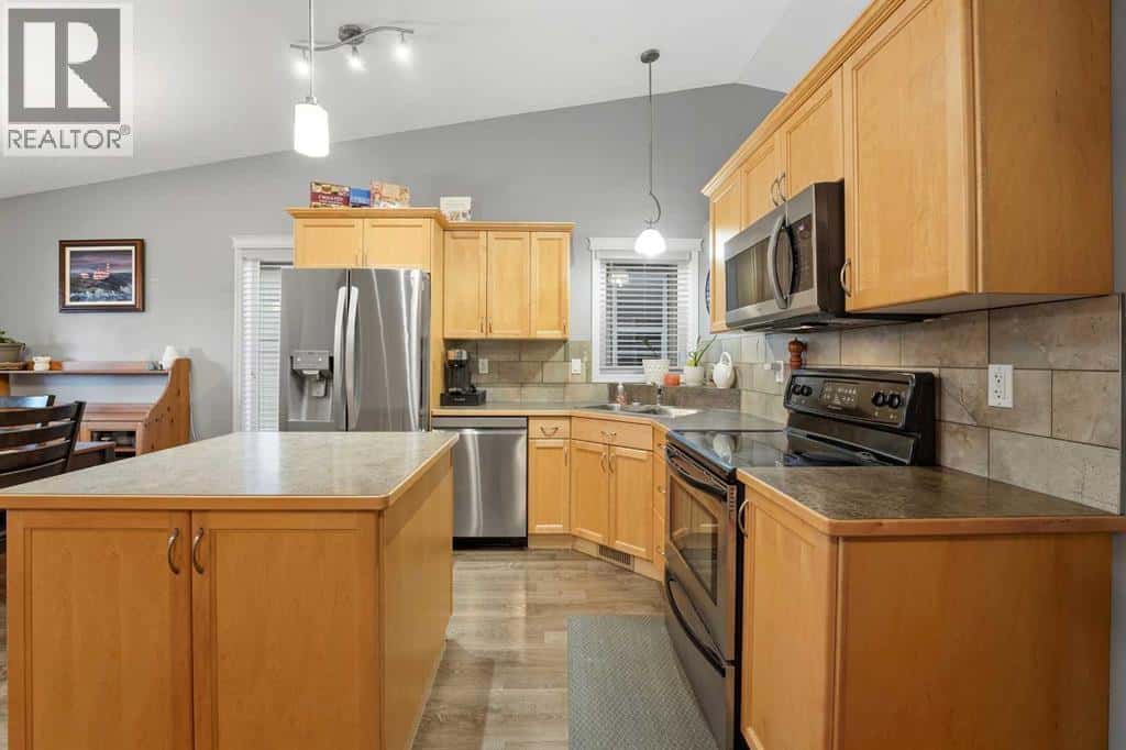 139 Vickers Close — Red Deer, Alberta - Photo 5 of 23